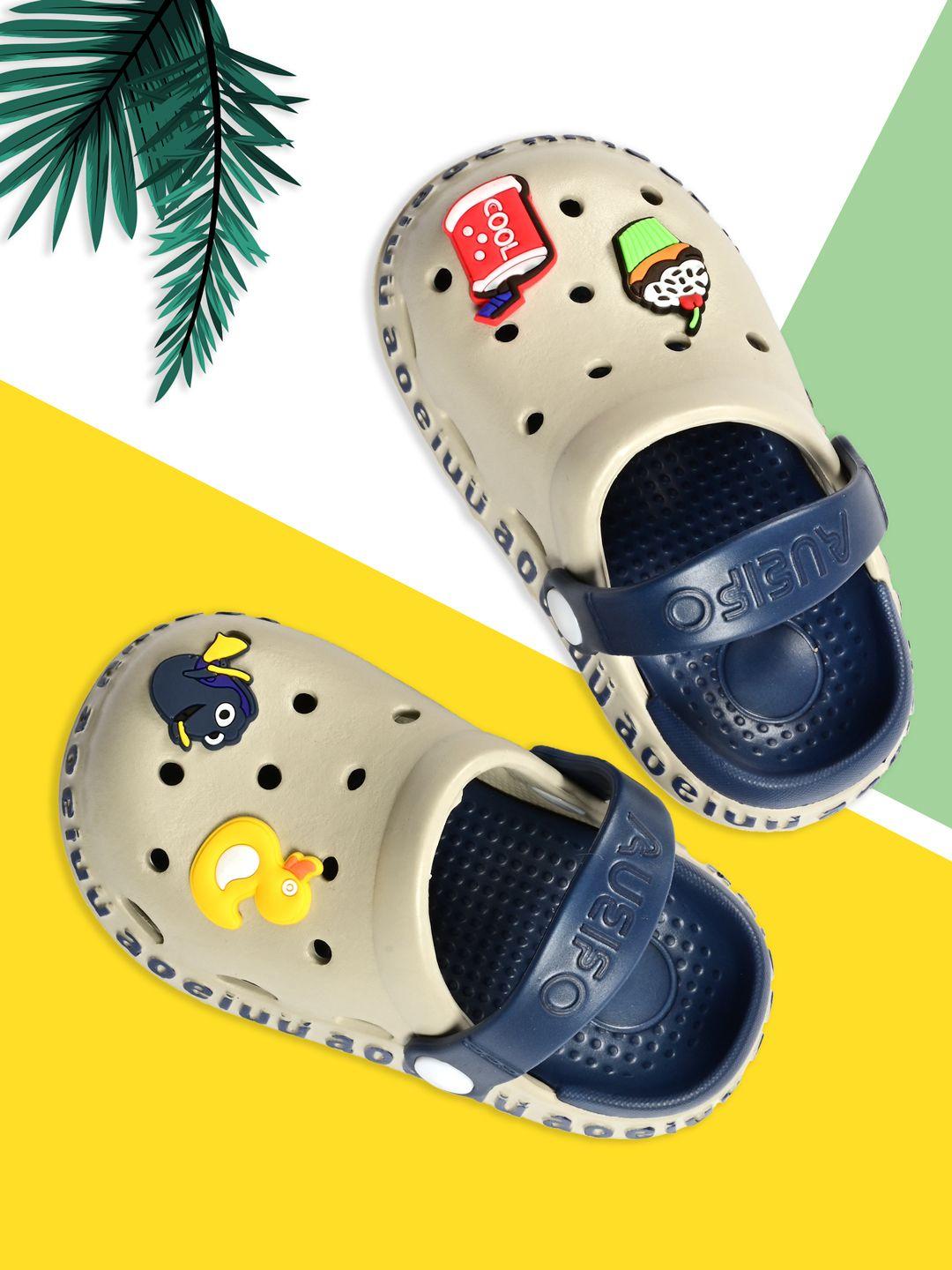 yellow bee kids cream-coloured & navy blue printed applique clogs