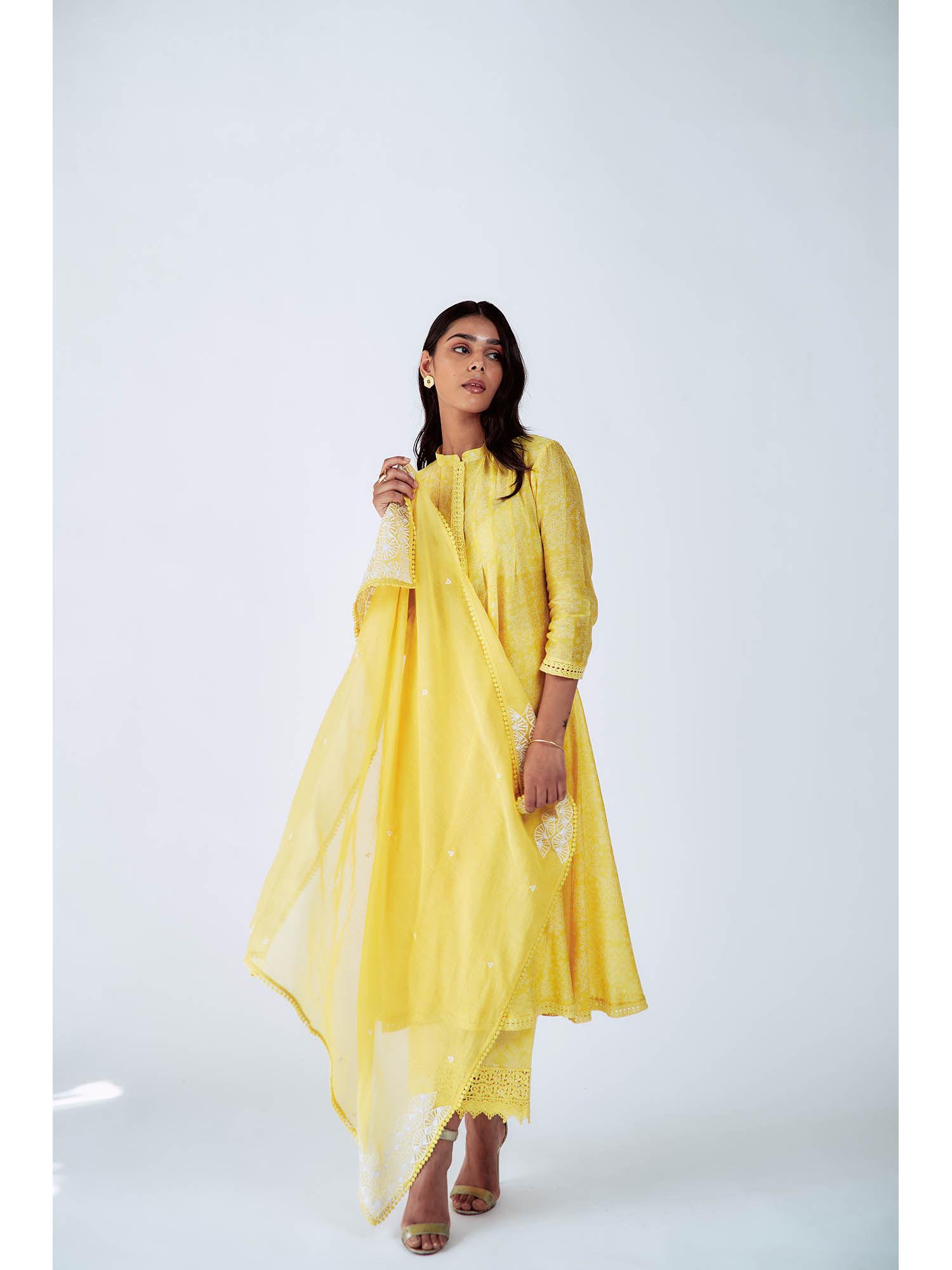 yellow chanderi printed & embroidered kurta pant & scarf (set of 3)