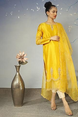 yellow embellished straight kurta set