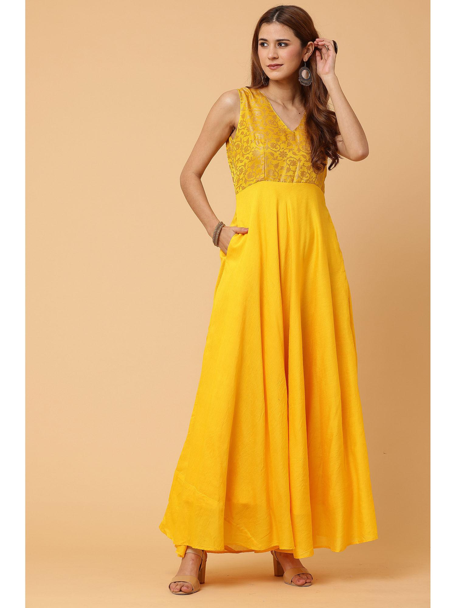 yellow flared sleeveless kurta