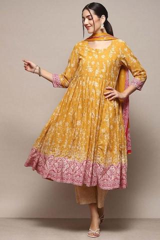 yellow print casual 3/4th sleeves round neck women anarkali fit kurta sets