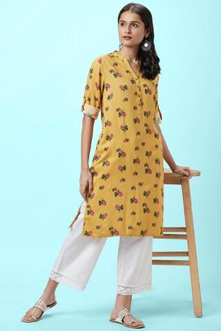 yellow print casual mandarin 3/4th sleeves knee length women regular fit kurta