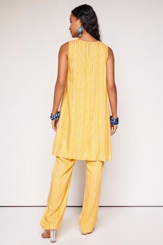 yellow print casual sleeveless round neck women regular fit pant kurta set