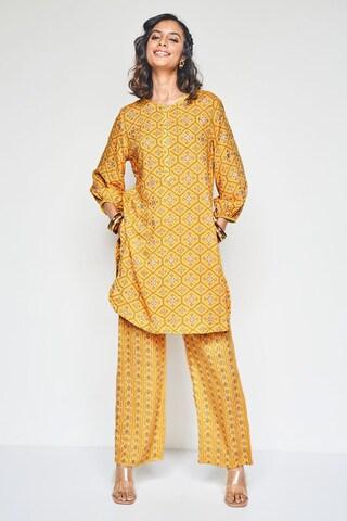 yellow print ethnic 3/4th sleeves round neck women straight fit kurta pant set