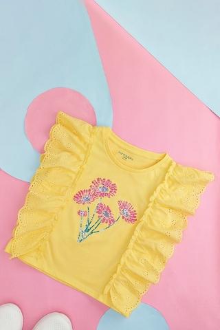 yellow printed casual sleeveless round neck girls regular fit t-shirt