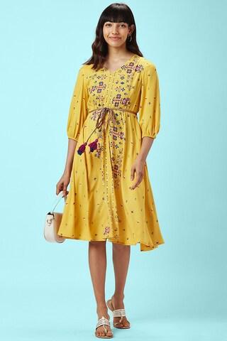 yellow printeded v neck casual knee length 3/4th sleeves women flared fit dress