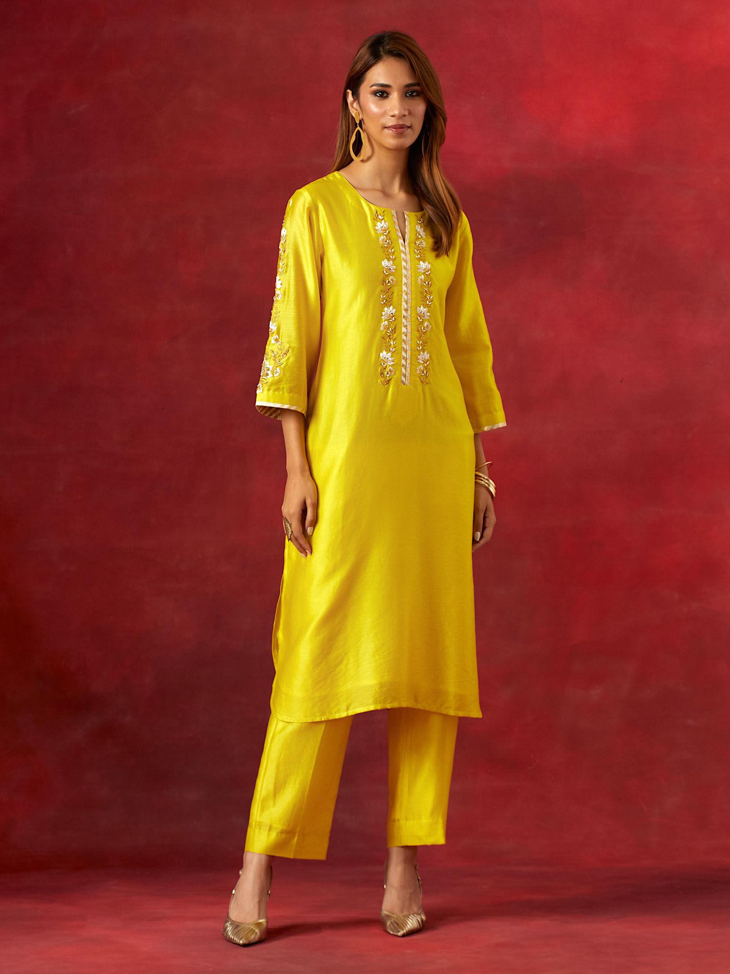 yellow round neck kurta with pant (set of 2)