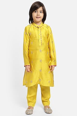 yellow silk blend embellished kurta set for boys