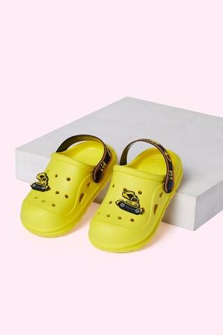 yellow solid casual boys clog shoes