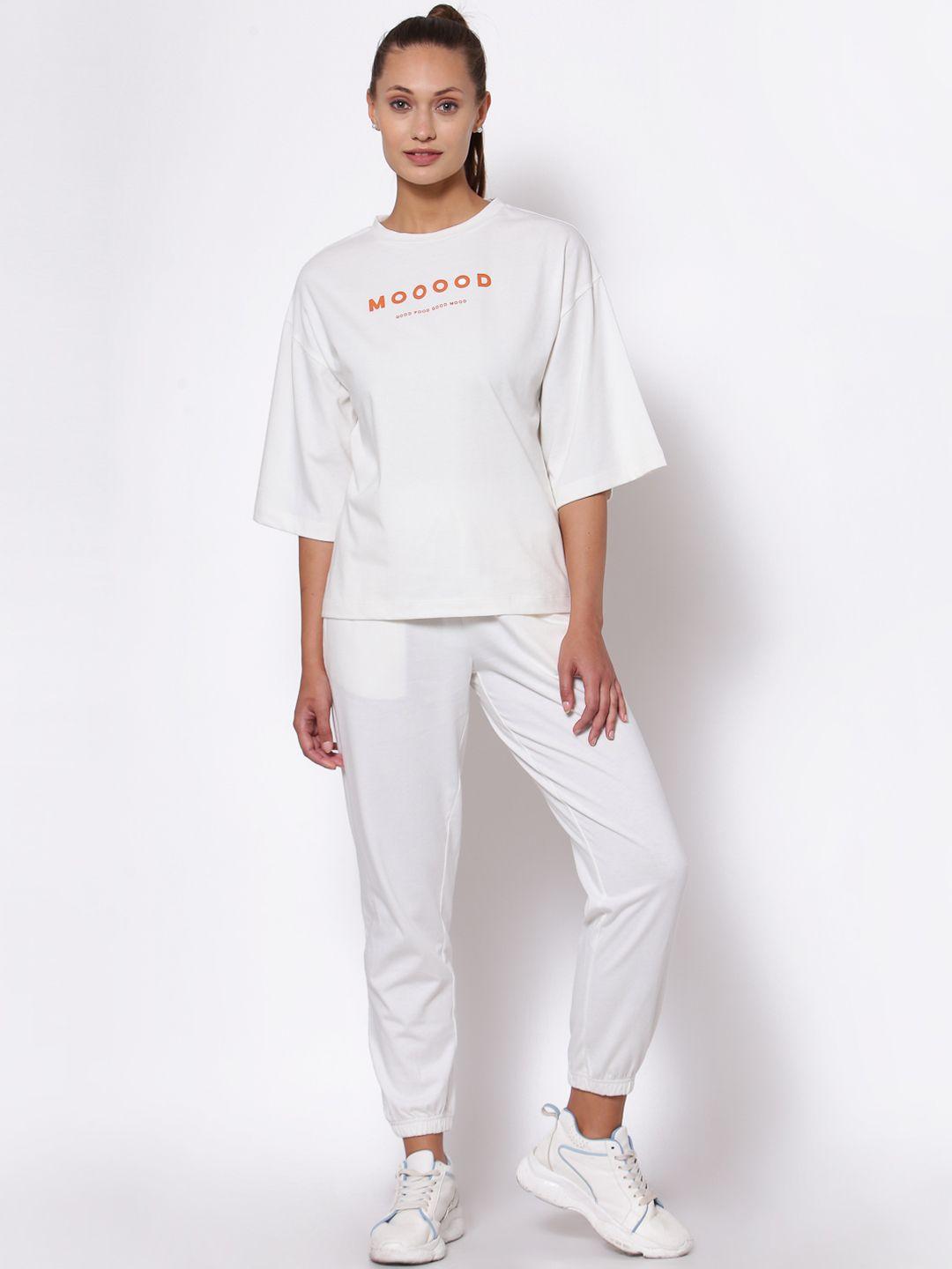 yoonoy women off white & orange printed organic cotton loose fit t-shirt with joggers