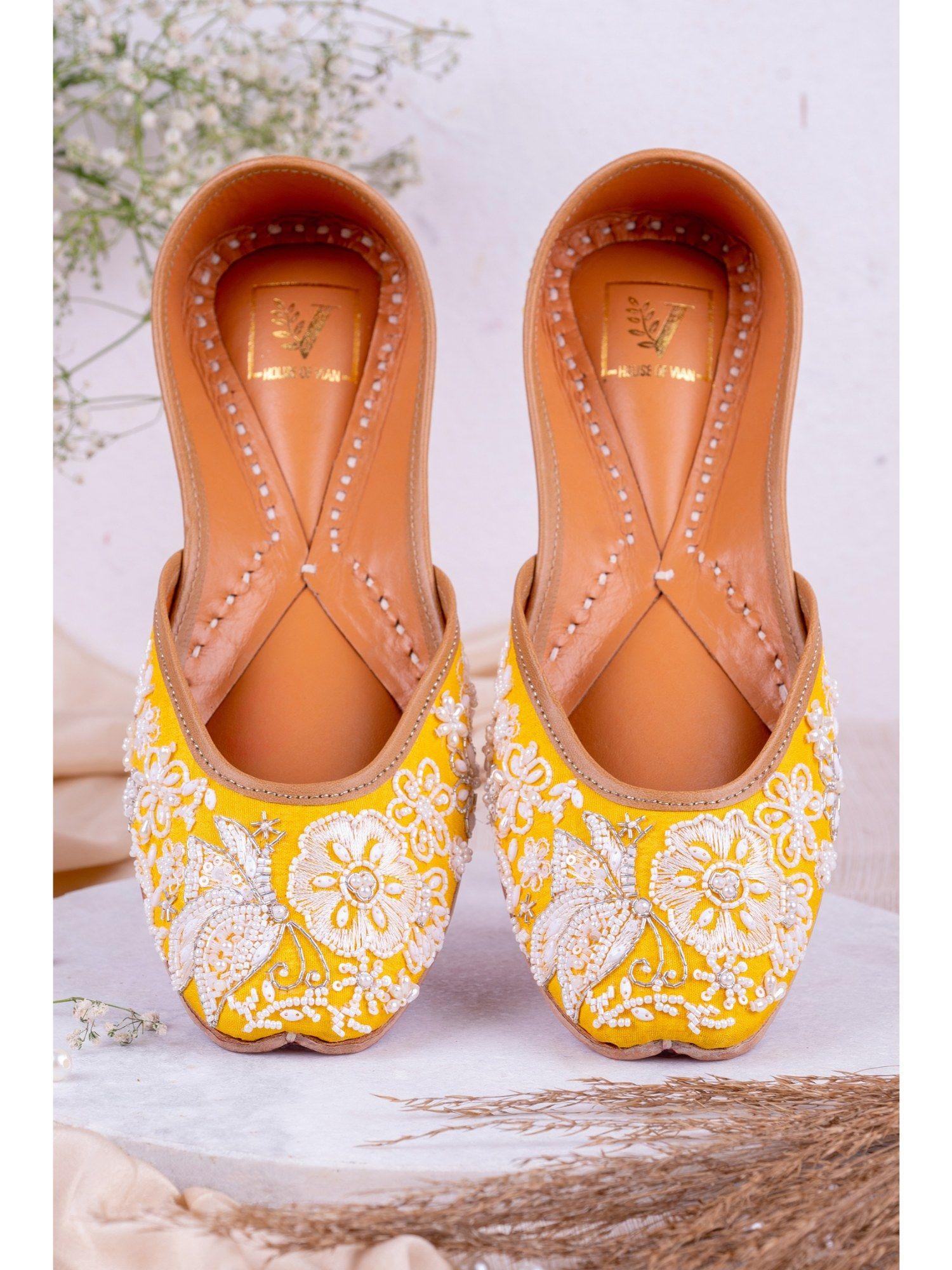 zariza yellow embellished juttis