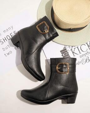 zip-closure ankle-length boots
