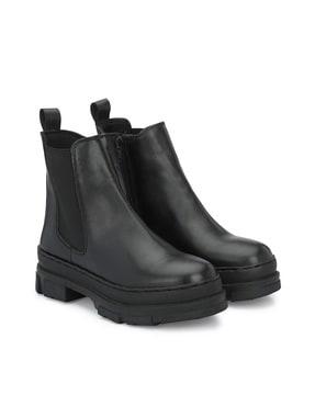 zip closure ankle-length boots