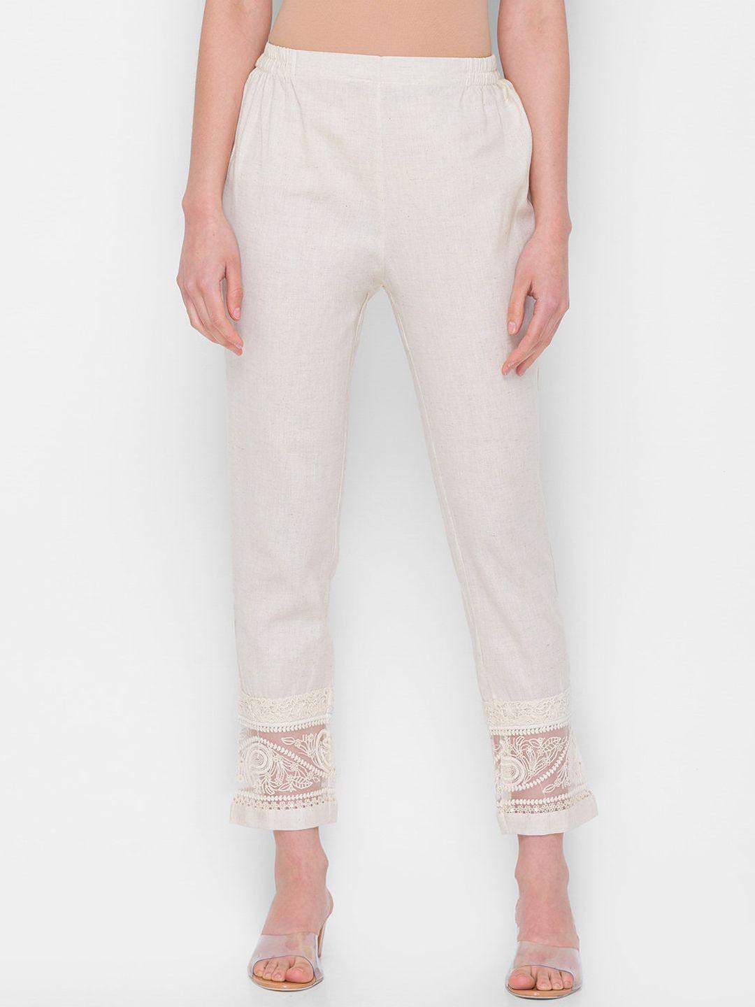 zola women cream-coloured embroidered tapered fit lightweight cotton pleated trousers