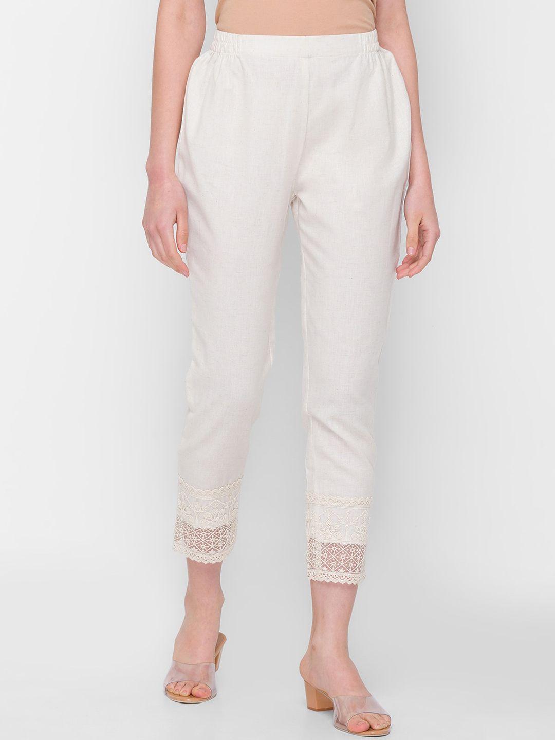 zola women cream-coloured pure cotton lightweight tapered fit trousers