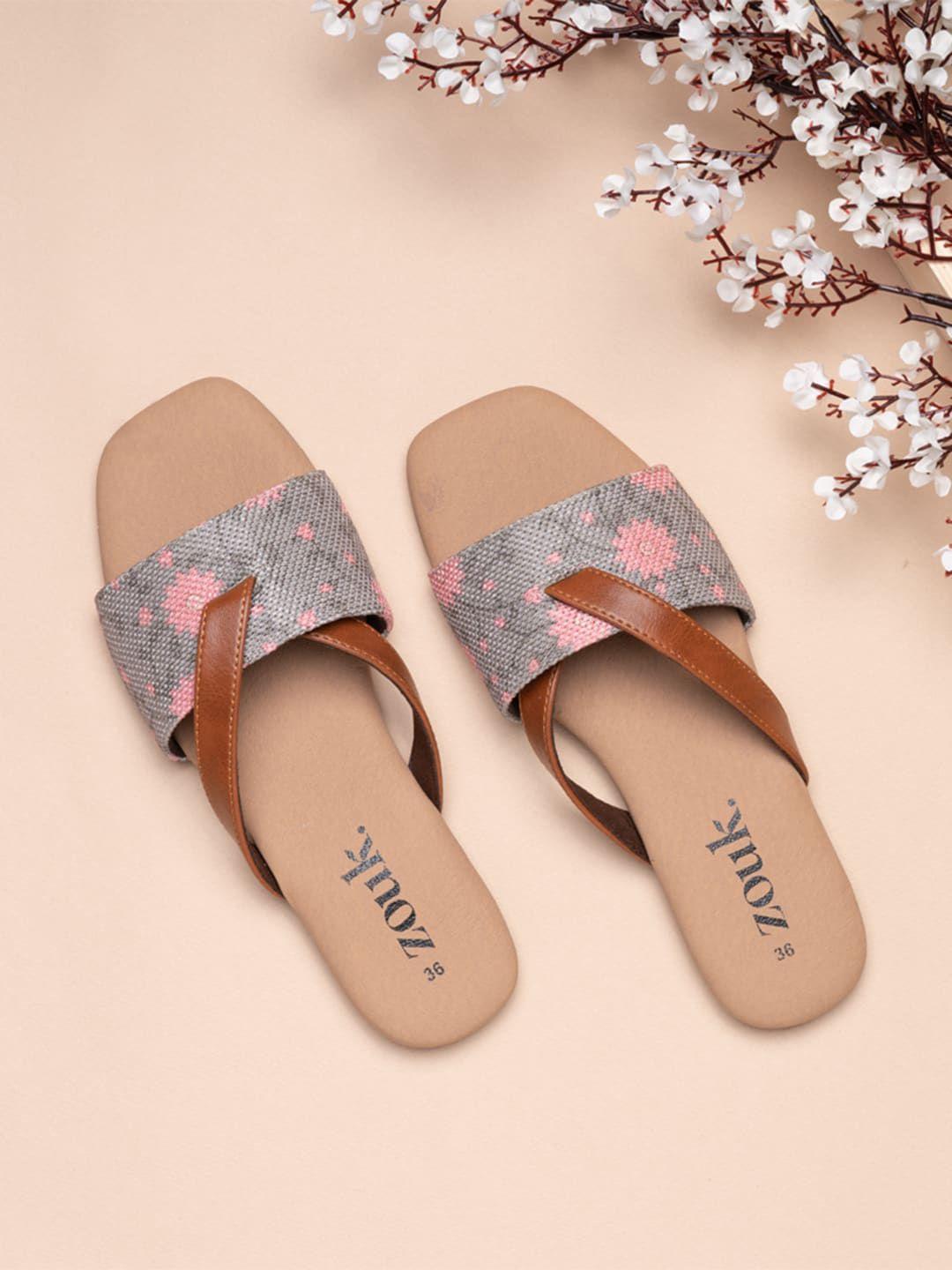 zouk women grey printed one toe flats with embroidered