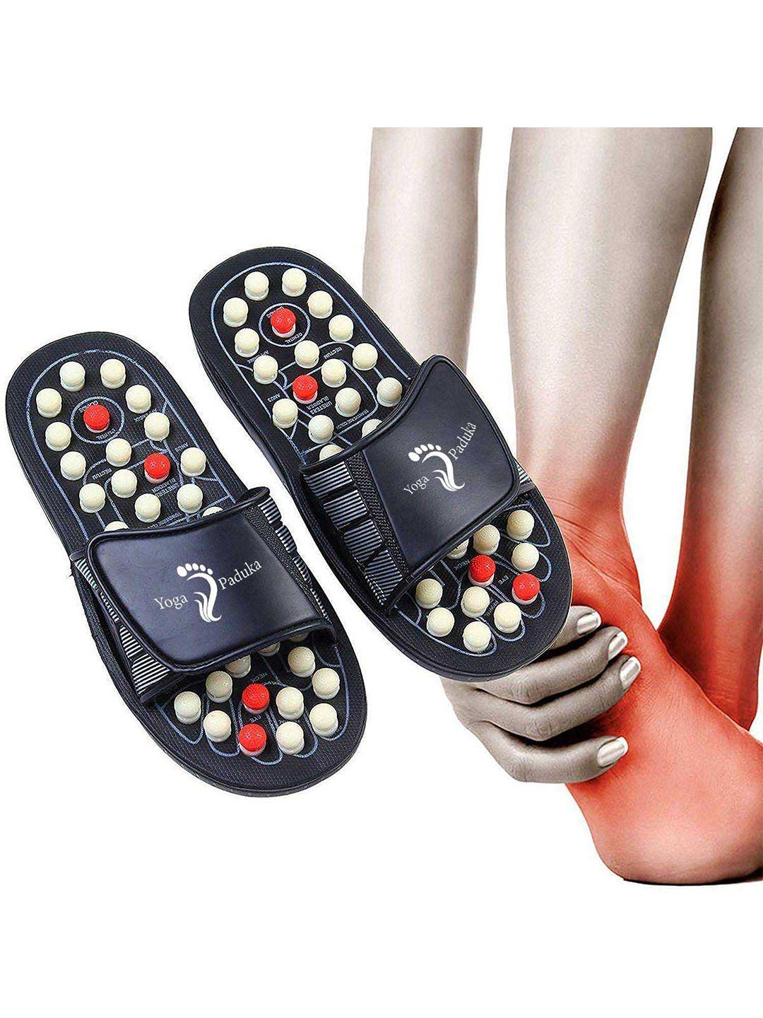 zuru bunch unisex black & white acupressure foot relaxer foot slippers