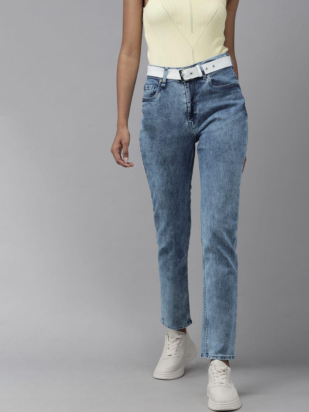 roadster-women-blue-dropped-yoke-slim-fit-mid-rise-clean-look-jeans-with-a-belt