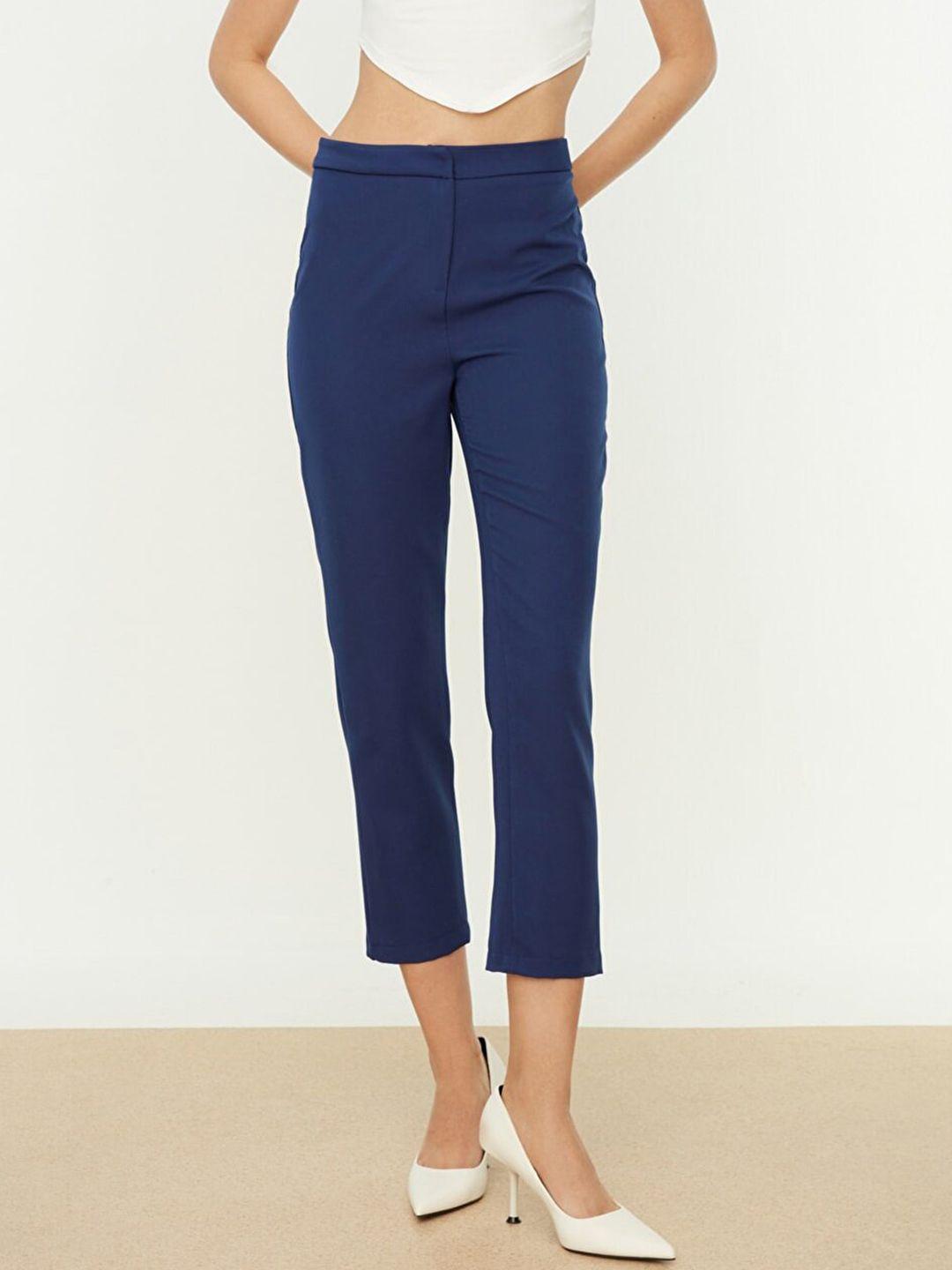 trendyol-women-blue-classic-fit-solid-cropped-trousers
