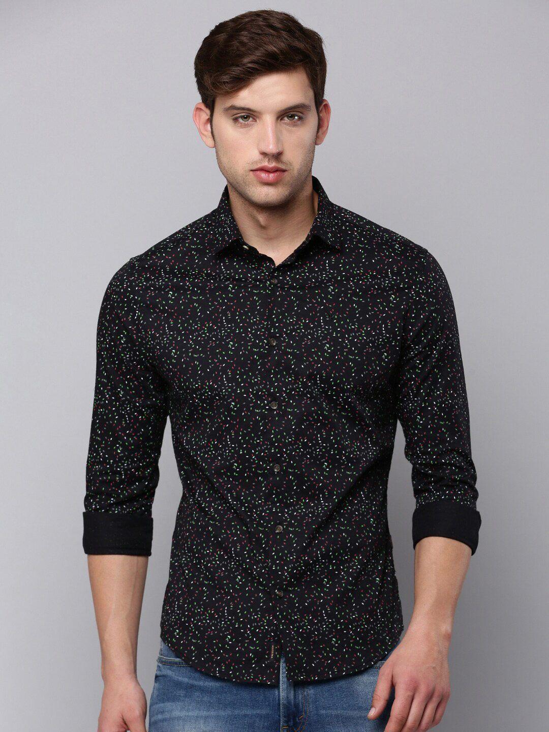 showoff-men-printed-spread-collar-casual-cotton-shirt