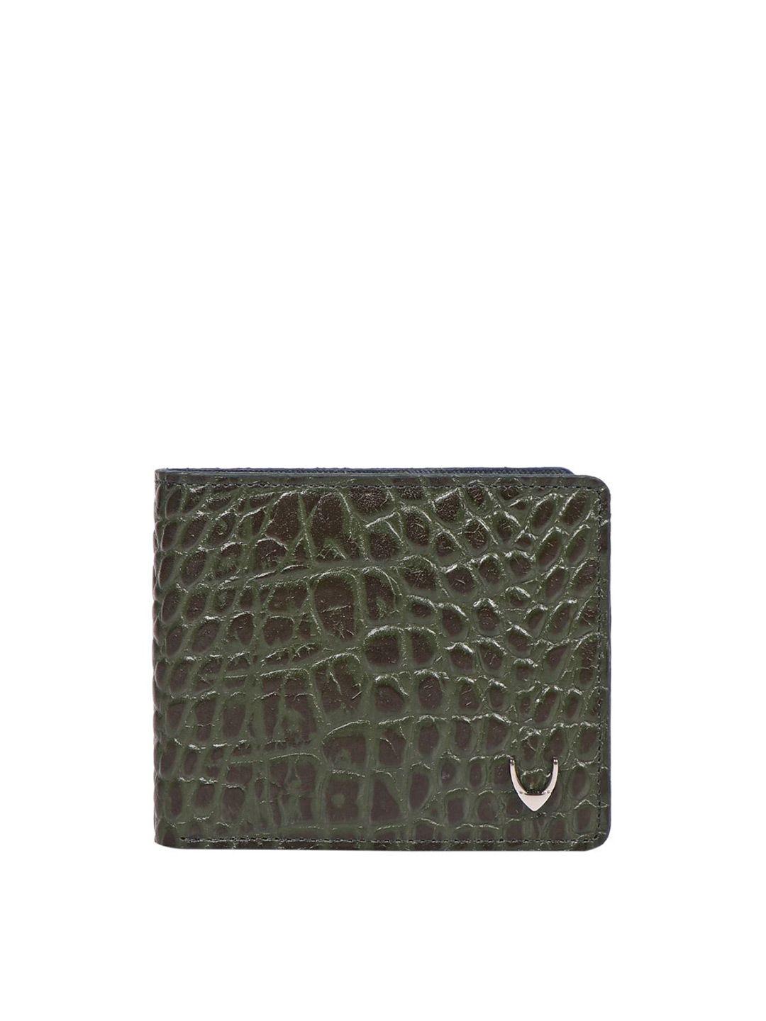 hidesign-men-textured-leather-two-fold-wallet