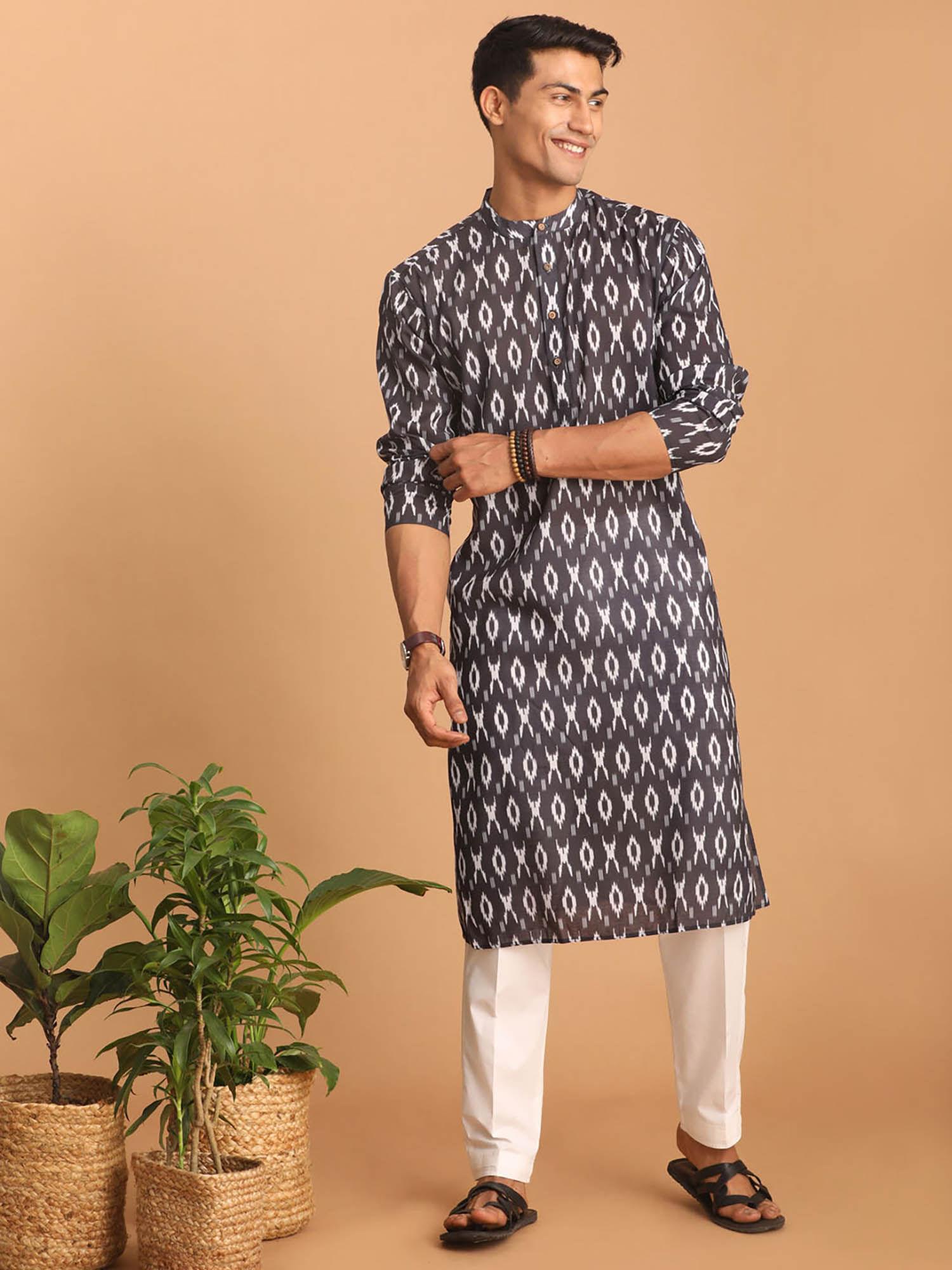 men-black-cotton-blend-kurta-pyjama-(set-of-2)