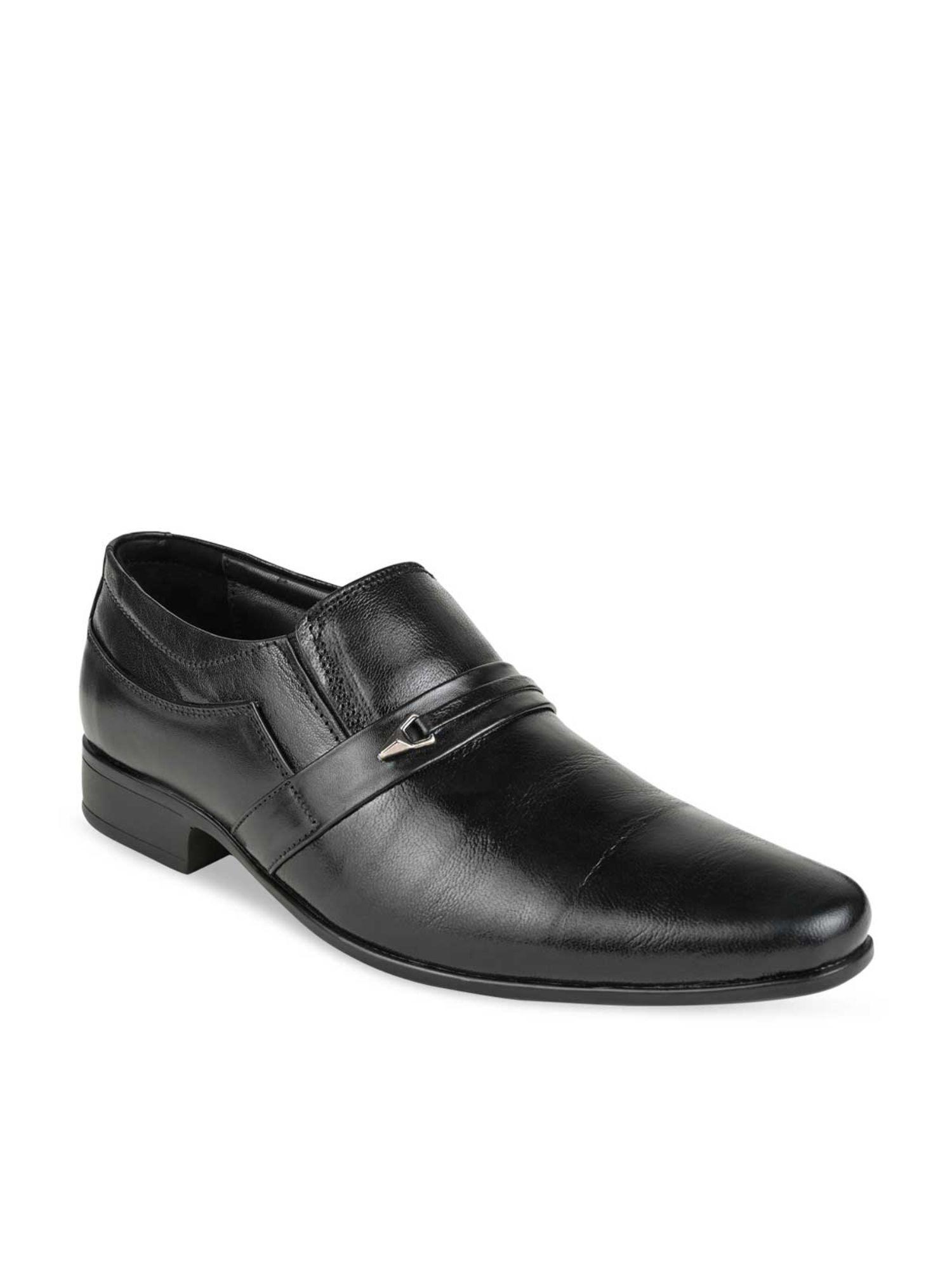 men-black-solid-leather-formal-slip-on-shoes
