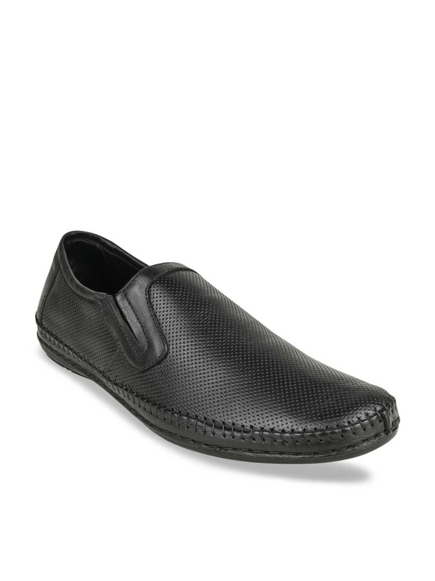 men-black-textured-formal-leather-slip-on-shoes
