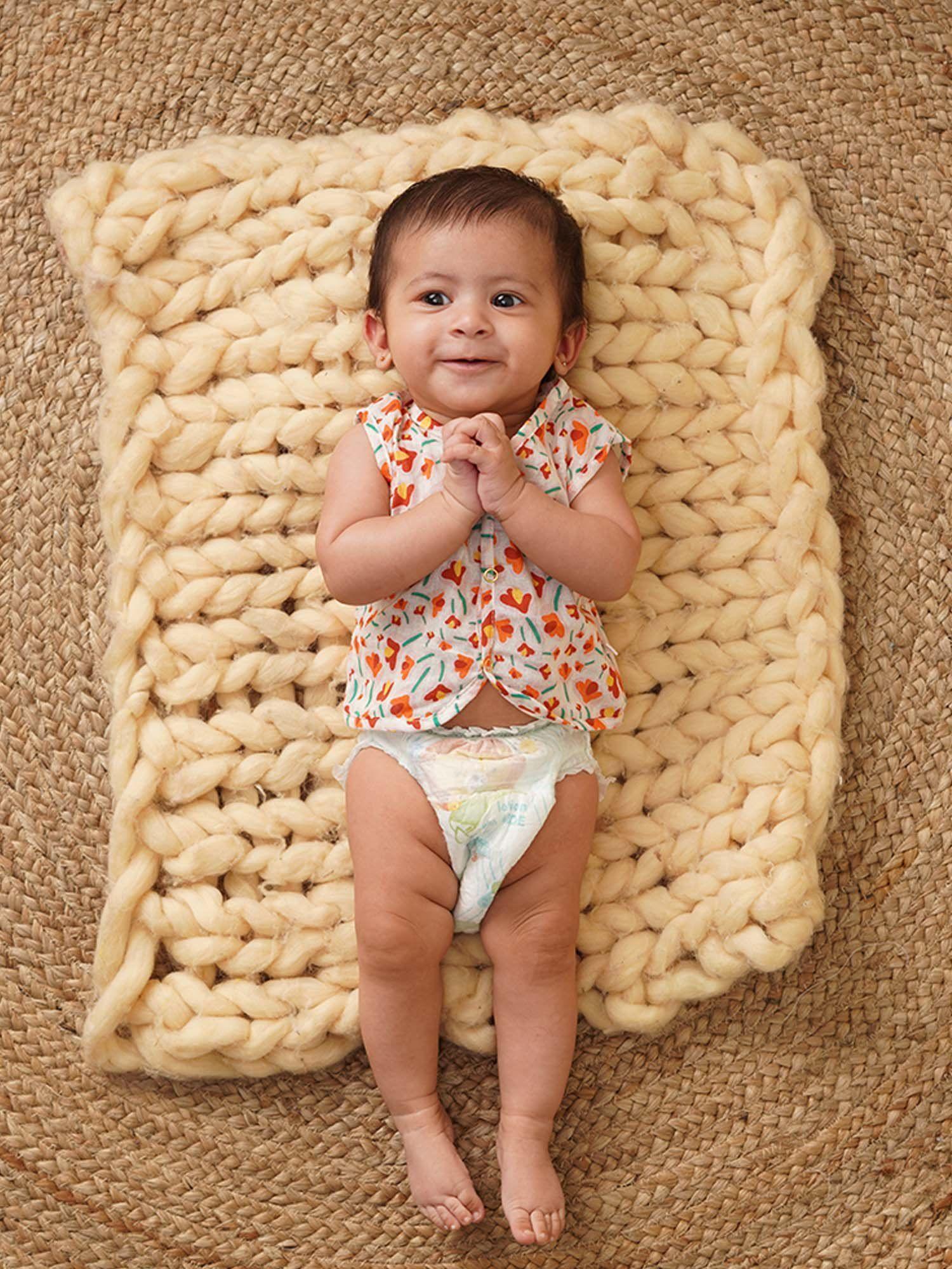 organic-cotton-sleeveless-muslin-jhabla-for-babies-(pack-of-3)