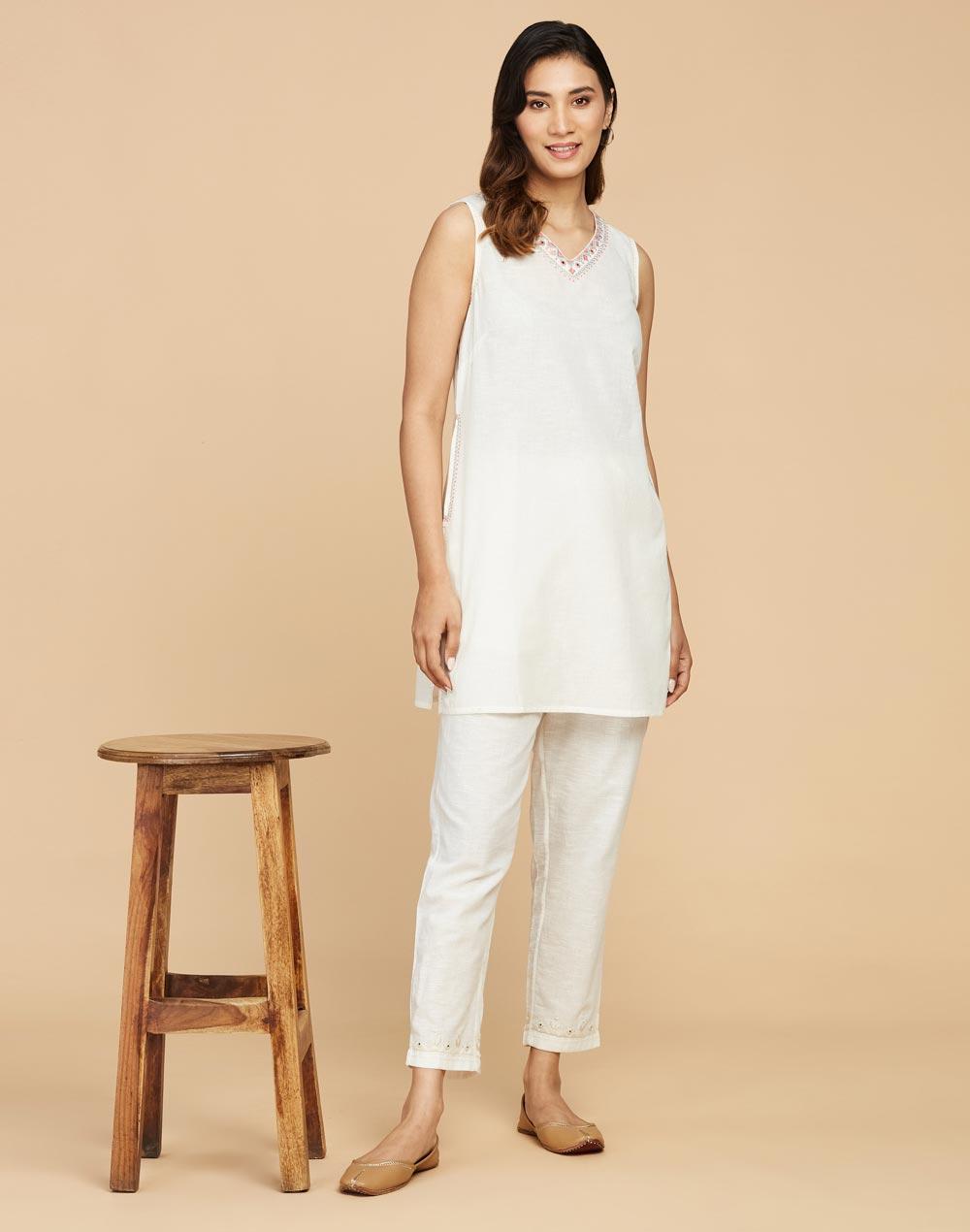 off-white-cotton-embroidered-slim-fit-short-kurta