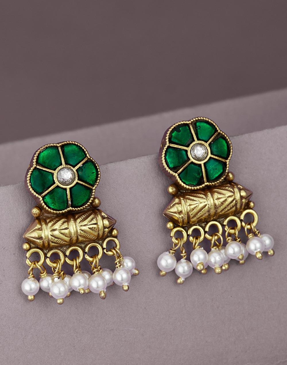 silver-studs-earrings
