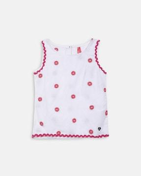 floral-embroidered-sleeveless-top