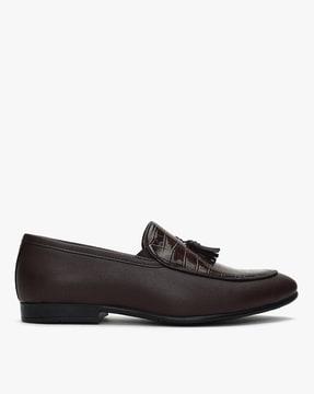 slip-on-formal-shoes-with-tassel-accent