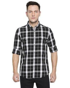 checked-shirt-with-button-flap-pockets