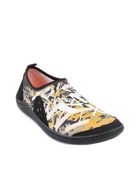 graphic-print-slip-on-casual-shoes