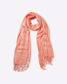 scarf-with-fringes