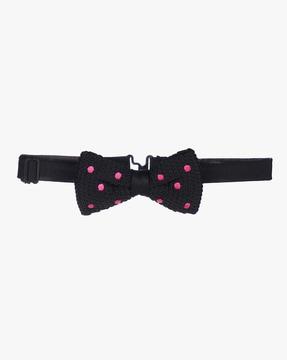 knitted-bow-tie-with-embroidery