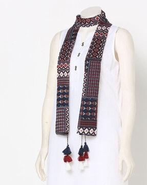 printed-scarf-with-tassels