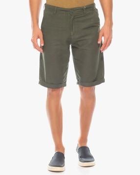 shorts-with-button-closure