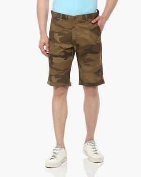 camo-print-shorts-with-upturned-hems