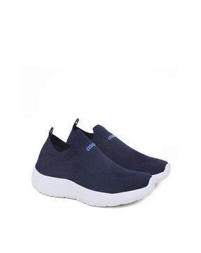 sports-shoes-with-knitted-upper