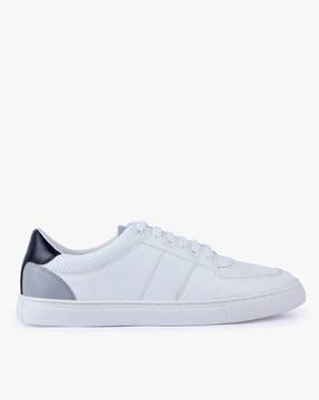 pilot-5-low-top-lace-up-sneakers