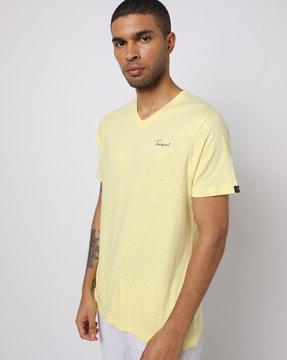 core-slub-v-neck-t-shirt-with-brand-print