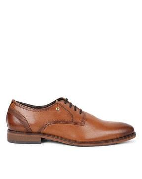 lace-up-derbys-with-metal-accent