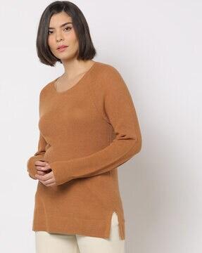 round-neck-knitted-pullover