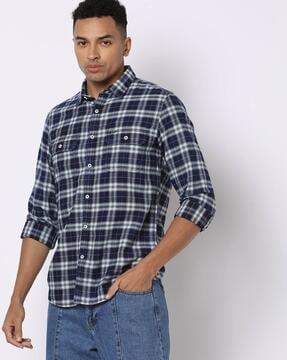 checked-shirt-with-buttoned-flap-pockets