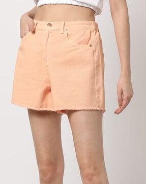 denim-shorts-with-frayed-hems