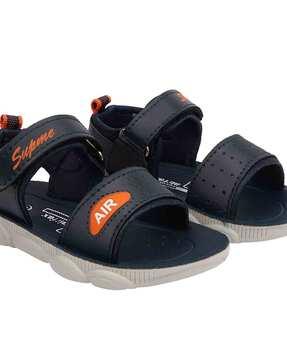 sports-sandals-with-velcro-fastening