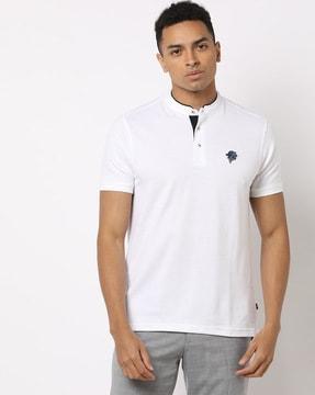 t-shirt-with-band-collar