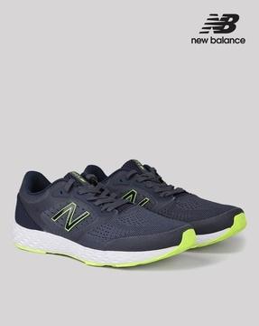 low-top-lace-up-running-shoes